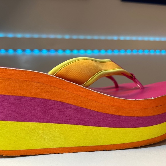 *Vintage* 90s American Eagle Rare Rainbow Platform Sandals - Picture 3 of 4
